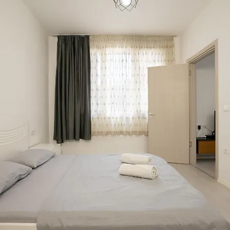 Maisonnova Deluxe 2 טיראנה