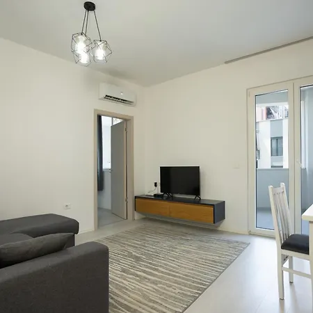 Maisonnova Deluxe 2 * טיראנה