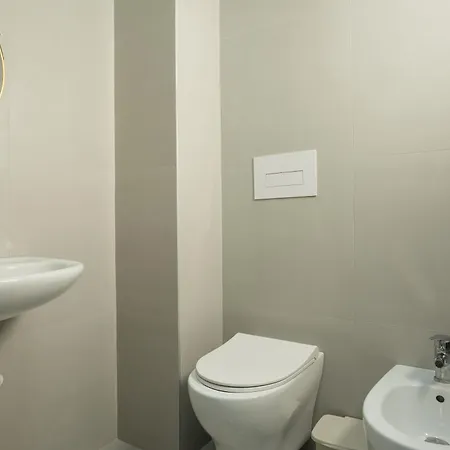 Maisonnova Deluxe 2 * טיראנה